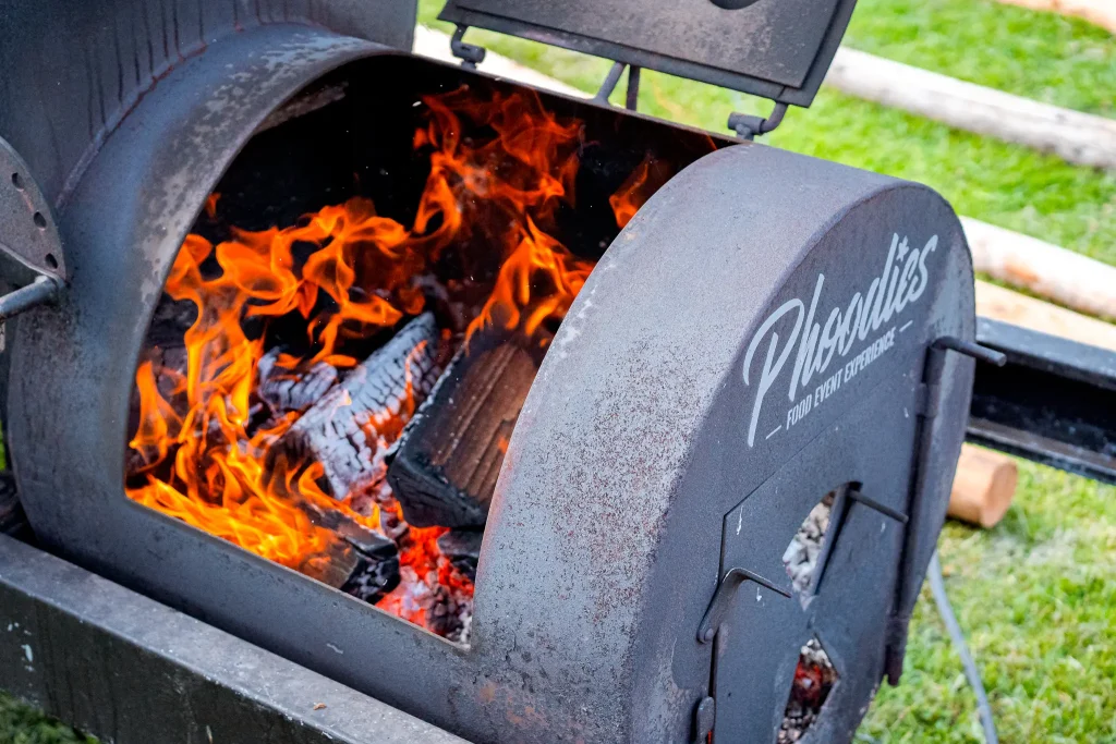 BBQ Smoker foodtruck van Phoodies